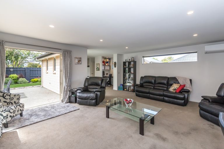 Photo of property in 78a Daniels Road, Redwood, Christchurch, 8051
