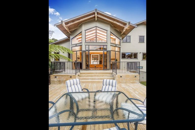 Photo of property in 23 Cochran Road, Oratia, Auckland, 0604