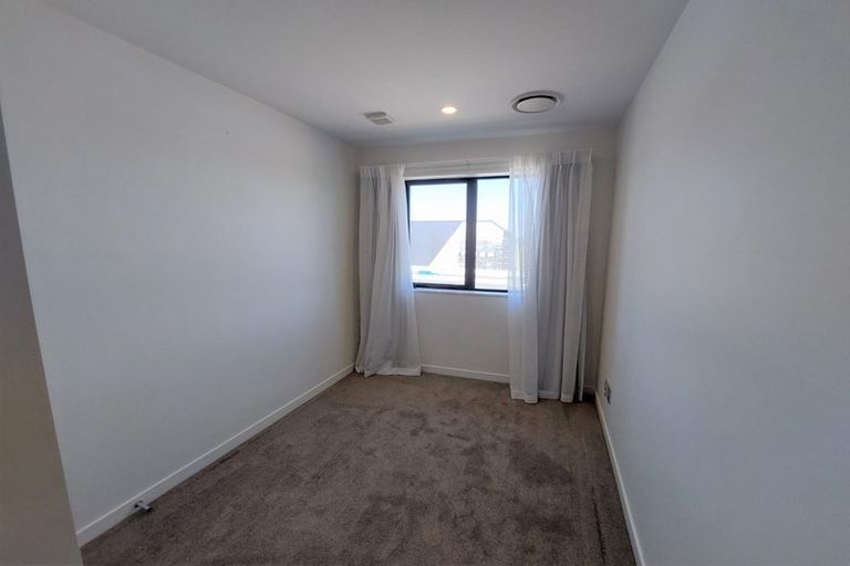 Photo of property in 7 Lilac Lane, Oteha, Auckland, 0632