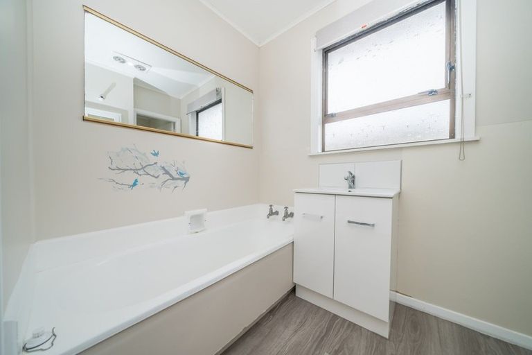 Photo of property in 1 Austin Place, Awapuni, Palmerston North, 4412