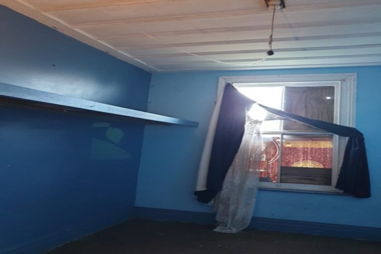 Photo of property in 52 Railway Street, Eltham, 4322