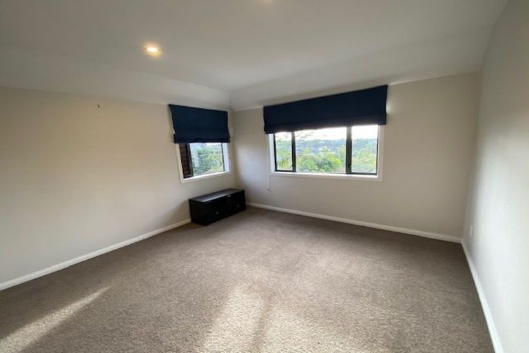 Photo of property in 1/86 Saddleback Rise, Murrays Bay, Auckland, 0630