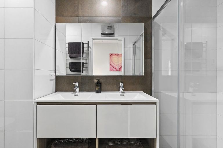 Photo of property in 22 Fairview Crescent, Kelburn, Wellington, 6012