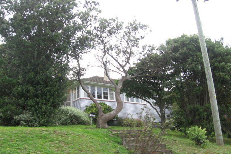 Photo of property in 4 Tremewan Street, Tawa, Wellington, 5028