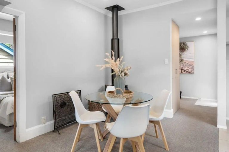 Photo of property in 11 Hawkhurst Road, Lyttelton, 8082