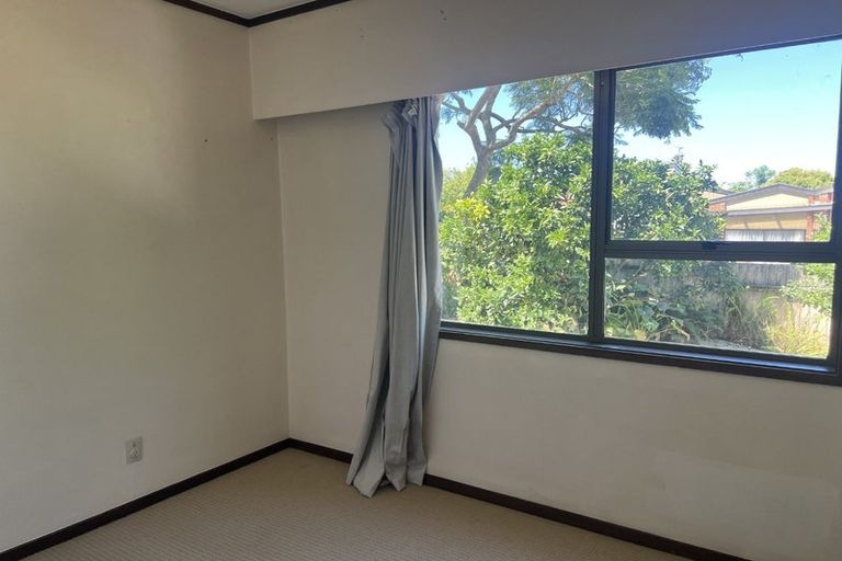 Photo of property in 96 Becroft Drive, Forrest Hill, Auckland, 0620