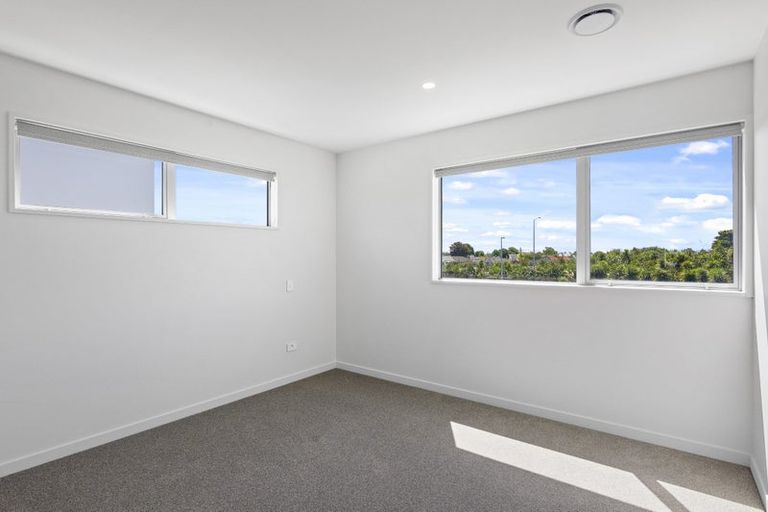 Photo of property in 11 Kakapo Lane, Redwood, Christchurch, 8051