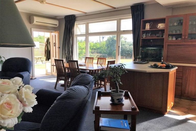Photo of property in 98 Abel Tasman Drive, Takaka, 7110