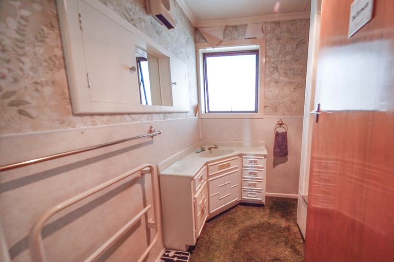 Photo of property in 38 Brydone Street, Edendale, 9825