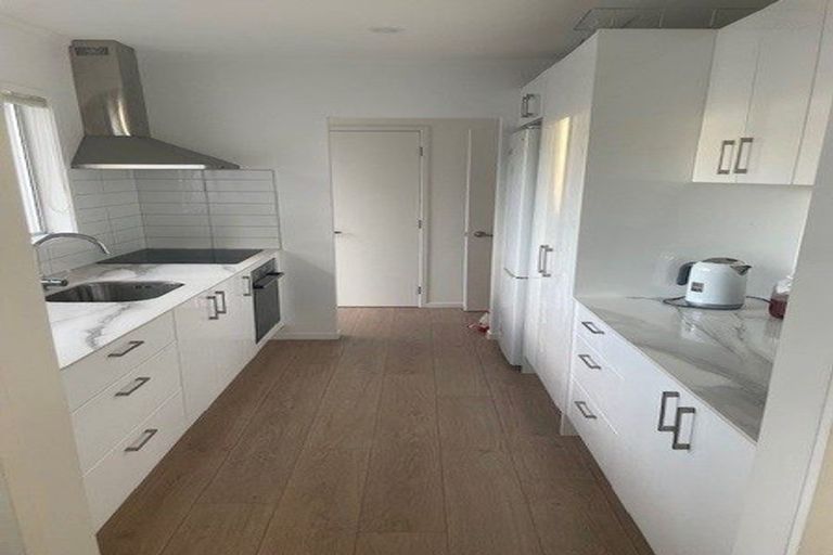 Photo of property in 1/41 Ravenwood Drive, Forrest Hill, Auckland, 0620