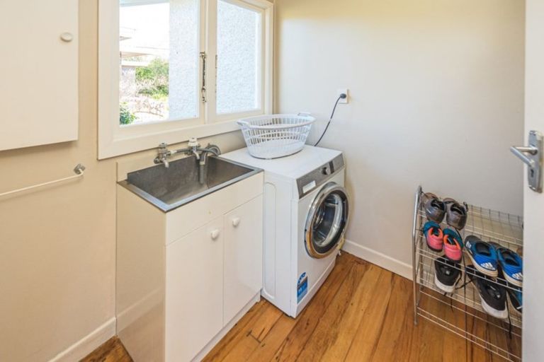 Photo of property in 19 Tarata Street, Saint Johns Hill, Whanganui, 4501