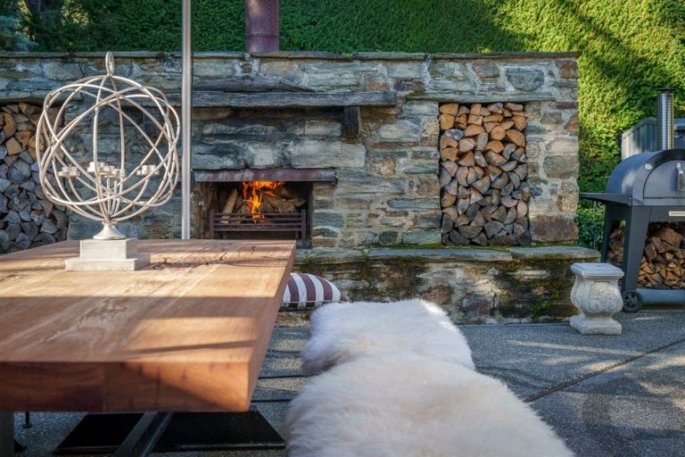 Photo of property in 201 Beacon Point Road, Wanaka, 9305