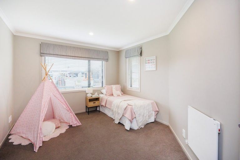 Photo of property in 7 Lorenzo Place, Kelvin Grove, Palmerston North, 4414
