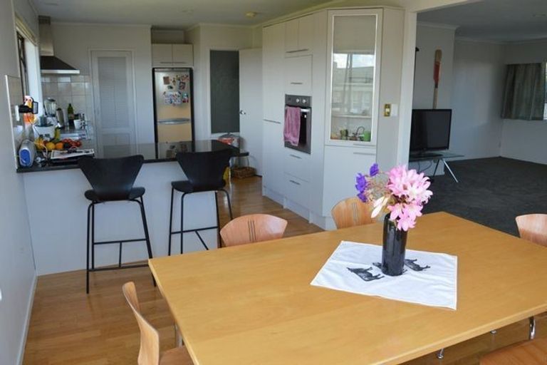 Photo of property in 1/61 Forrest Hill Road, Milford, Auckland, 0620