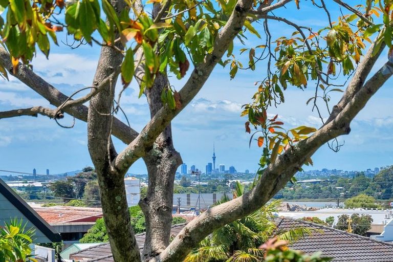 Photo of property in 13 Harmel Road, Glendene, Auckland, 0602