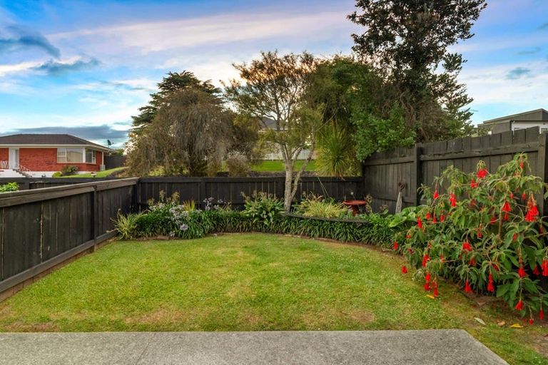 Photo of property in 2/25 Margaret Place, Milford, Auckland, 0620