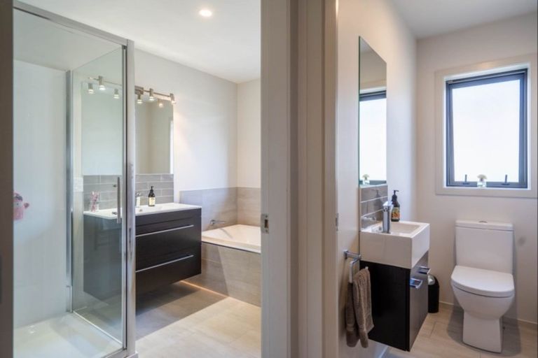 Photo of property in 7 Mahia Lane, Waikanae, 5036