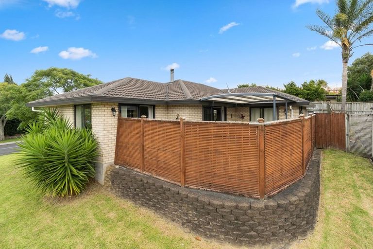 Photo of property in 17 Ruze Vida Drive, Massey, Auckland, 0614