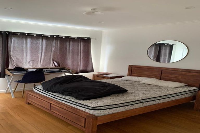 Photo of property in 32 Reid Road, New Lynn, Auckland, 0600