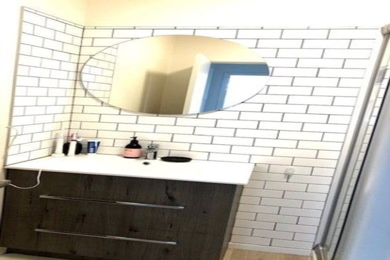 Photo of property in 1/2 East Coast Road, Milford, Auckland, 0620