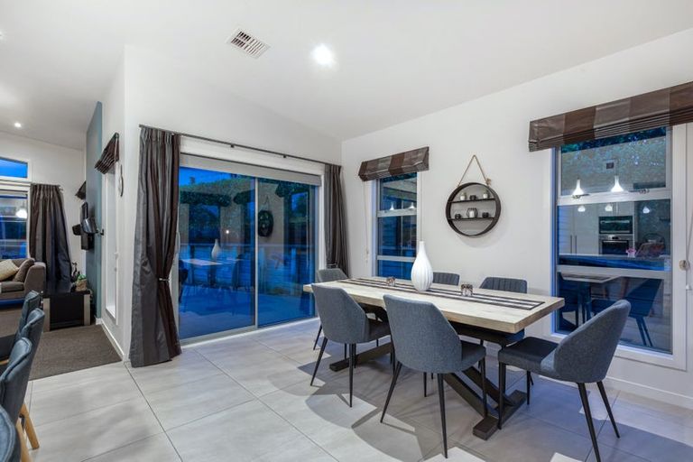 Photo of property in 28 Nelson Avenue, Aotea, Porirua, 5024