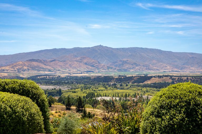 Photo of property in 27 Old Golf Course Road, Bridge Hill, Alexandra, 9320