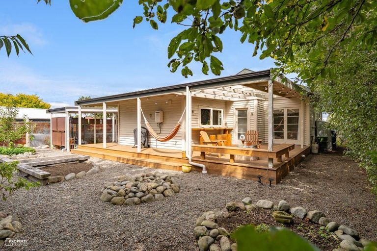 Photo of property in 65 Brandon Street, Featherston, 5710