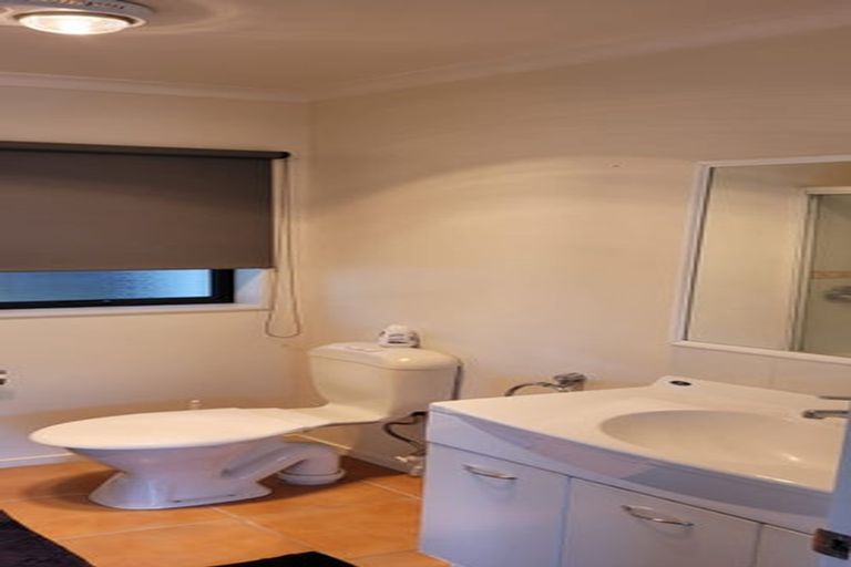 Photo of property in 3b Charlenne Close, Ranui, Auckland, 0612