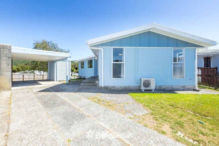 Photo of property in 23 Blueberry Grove, Timberlea, Upper Hutt, 5018