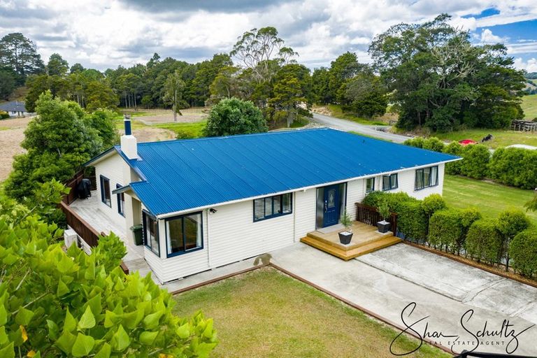 Photo of property in 1884 Paparoa Valley Road, Paparoa, 0571