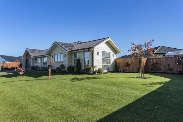 Photo of property in 16 Watkins Drive, Rangiora, 7400