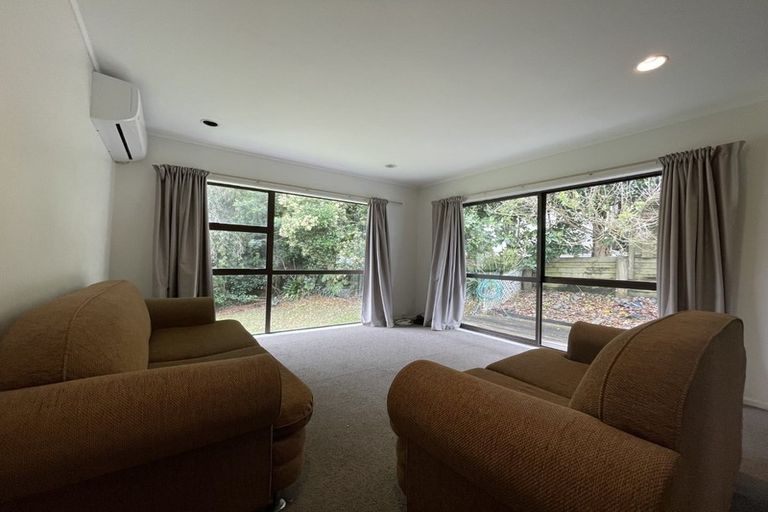 Photo of property in 2/1 Seaford Place, Murrays Bay, Auckland, 0630