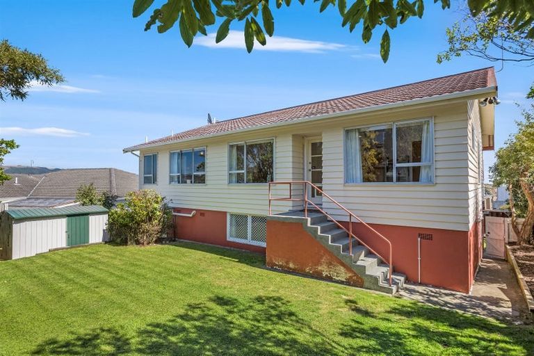 Photo of property in 4 Ettrick Grove, Papakowhai, Porirua, 5024