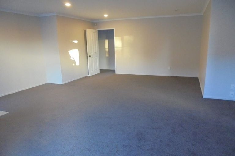 Photo of property in 203 Keri Vista Rise, Papakura, 2110