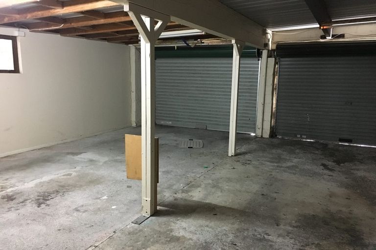 Photo of property in 9 Micawber Place, Mellons Bay, Auckland, 2014