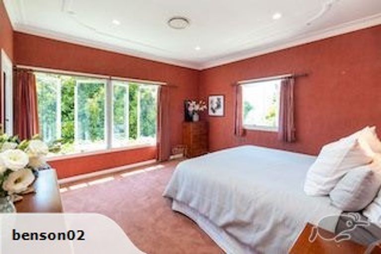 Photo of property in 1 Tauroa Road, Havelock North, 4130