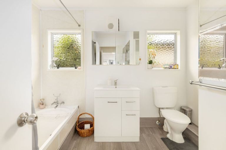 Photo of property in 5 Redwood Close, Paraparaumu, 5032