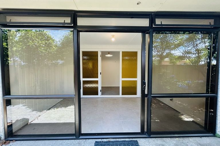 Photo of property in 28 Rewarewa Crescent, Waikanae, 5036