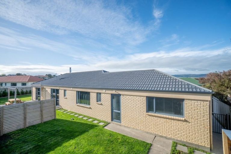 Photo of property in 8 Logan Place, Kelvin Grove, Palmerston North, 4414