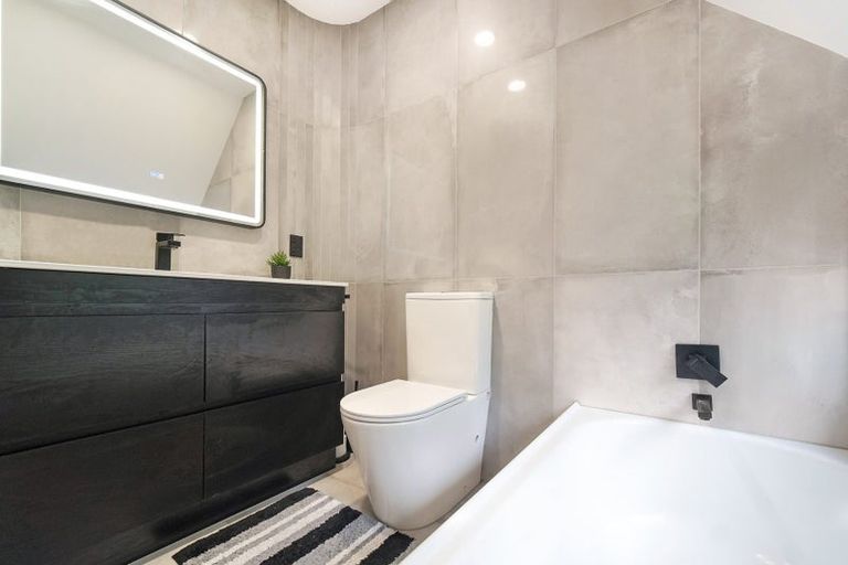 Photo of property in 1/22 Rangatira Road, Birkenhead, Auckland, 0626