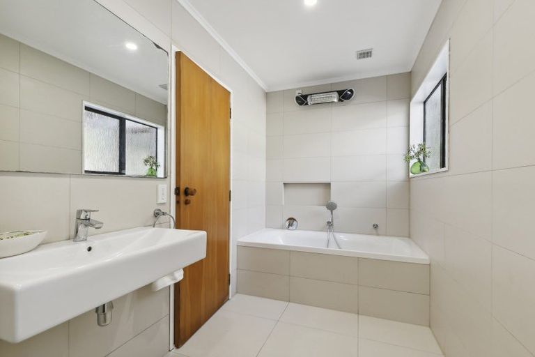 Photo of property in 7 Saint Aidans Way, Tawa, Wellington, 5028