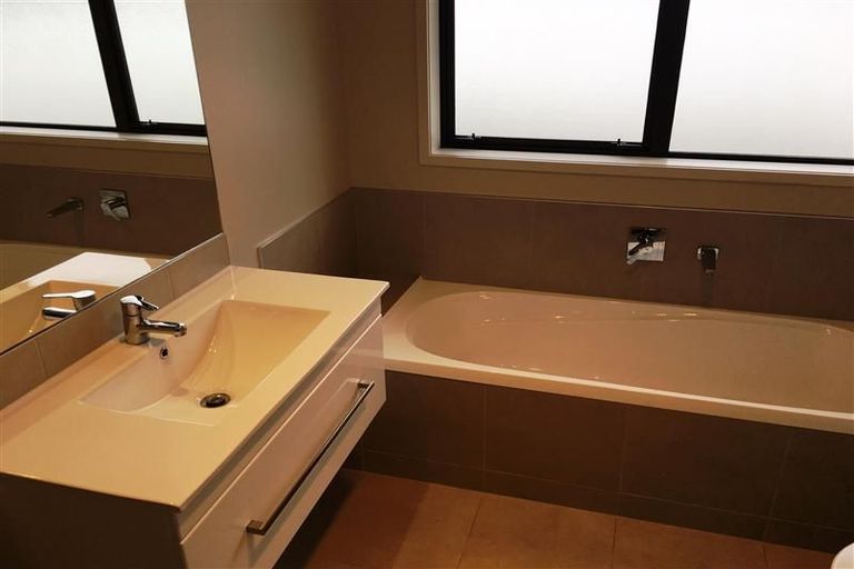 Photo of property in 35 Crabb Fields Lane, Riverhead, 0820