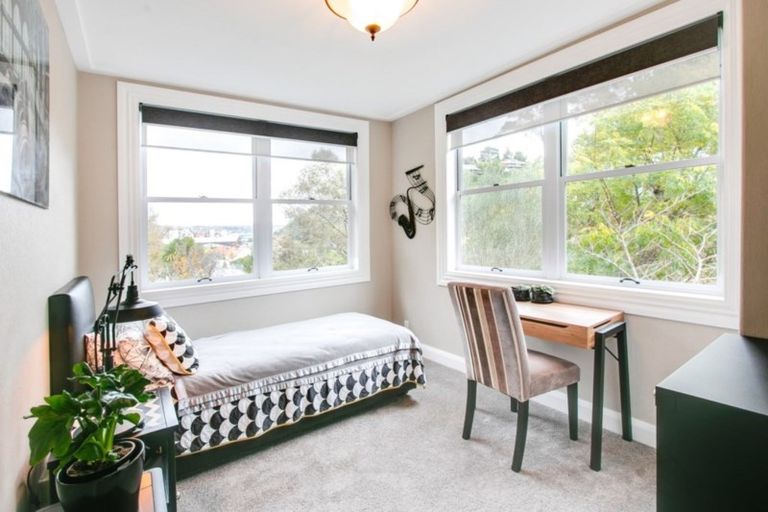 Photo of property in 27 Main Street, Hospital Hill, Napier, 4110