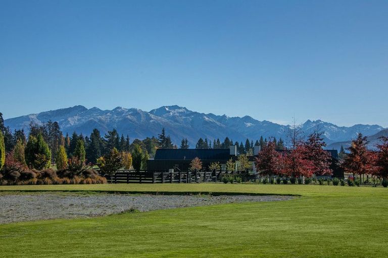 Photo of property in 14 Little Orchard Way, Wanaka, 9382