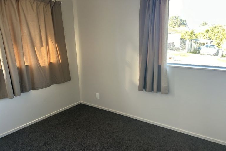 Photo of property in 4 Lincoln Grove, Cannons Creek, Porirua, 5024