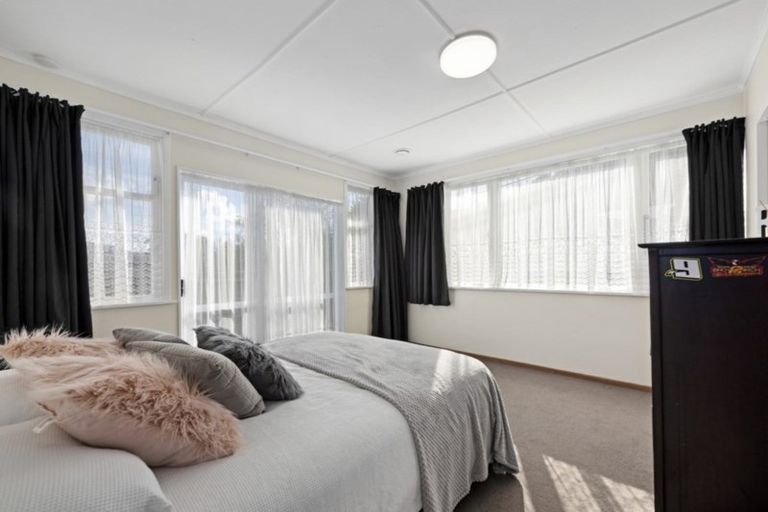 Photo of property in 102 Horoeka Street, Stokes Valley, Lower Hutt, 5019