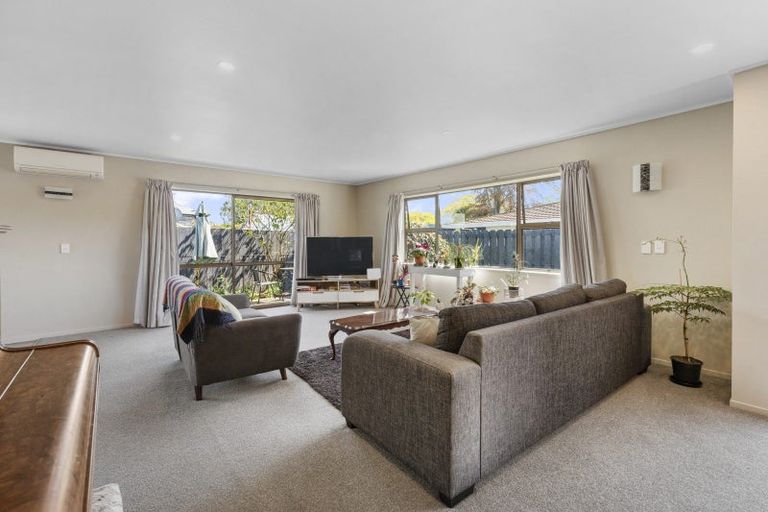 Photo of property in 2/7 Kathleen Place, Rainbow Point, Taupo, 3330