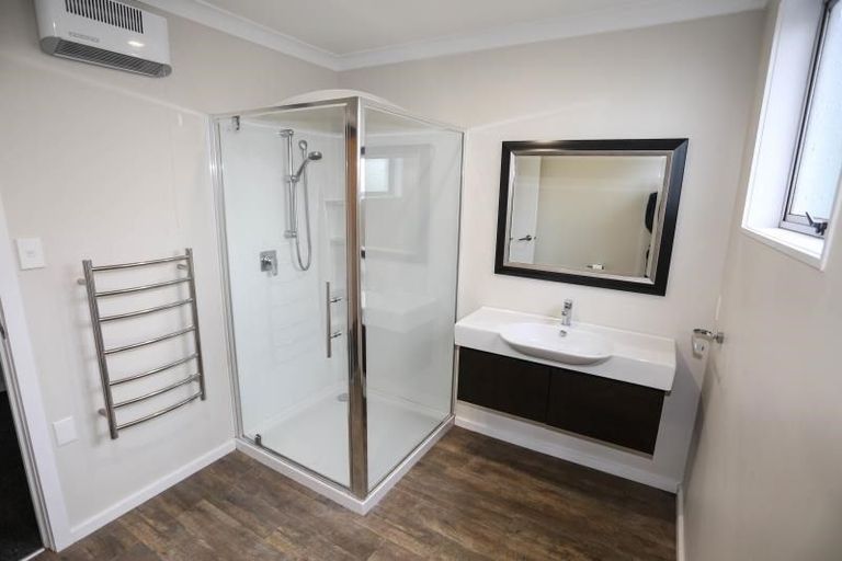 Photo of property in 1/310 Memorial Avenue, Burnside, Christchurch, 8053