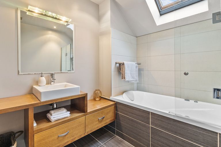 Photo of property in 17 Cornwall Street, Vauxhall, Dunedin, 9013