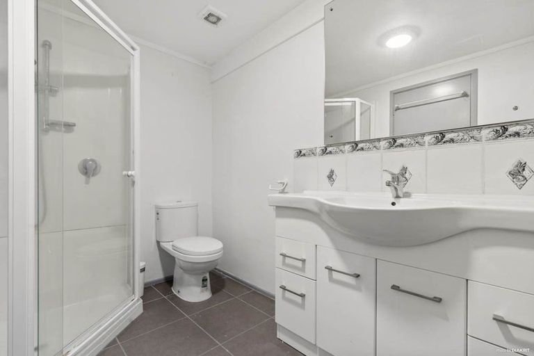 Photo of property in 32 Normanton Street, Glenfield, Auckland, 0629